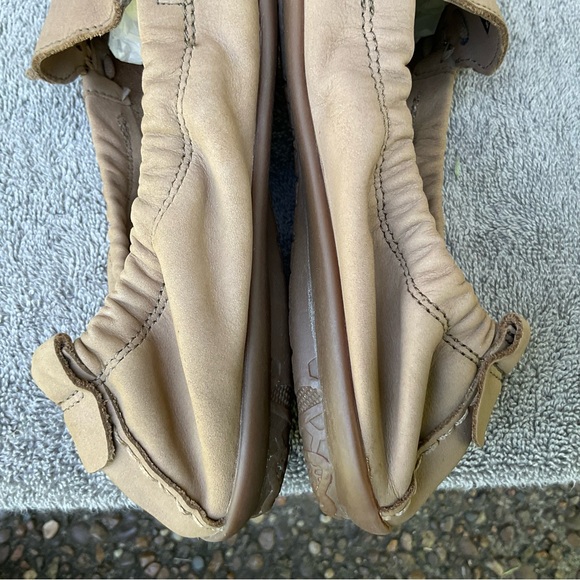 Hush Puppies Ballet Flats Leather Taupe Tan Moccasin HPO Flex Slip On Size 7.5 M - Picture 11 of 16